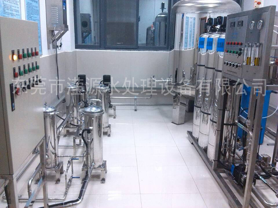 /></p><p>&nbsp;</p><p>&nbsp;&nbsp;&nbsp;&nbsp;&nbsp;&nbsp;&nbsp; <a href=http://www.mhtjz.com>純凈水設(shè)備</a>是用于滿足各行業(yè)需求制取<a href=http://www.mhtjz.com>純凈水的設(shè)備</a>，多用于醫(yī)藥、生物化學(xué)化工、醫(yī)院等行業(yè)，整個系統(tǒng)都由SUS304L或SUS316L全不銹鋼材質(zhì)組合而成，而且在用水點(diǎn)之前都必須裝備紫外線及臭氧殺菌裝置。純凈水設(shè)備核心技術(shù)采用反滲透，EDI等較新工藝，比較有針對性地設(shè)計(jì)出成套高純水處理工藝，以滿足藥廠、醫(yī)院的純凈水制取、大輸液制取的用水要求。</p><p>　　純凈水設(shè)備系統(tǒng)設(shè)計(jì)制造除了水質(zhì)要達(dá)到2010版藥典或者其他藥典標(biāo)準(zhǔn)外，還得符合GMP的認(rèn)證要求。生物醫(yī)藥制藥方面的純凈水設(shè)備對這兩點(diǎn)更為重視，那么GMP對純凈水設(shè)備系統(tǒng)有哪些要求呢？應(yīng)該如何避免這些問題呢？如何快速的通過GMP認(rèn)證呢？<a href=http://www.mhtjz.com>http://www.mhtjz.com</a></p><p>　　GMP認(rèn)證相關(guān)要求以及眾多GMP純凈水設(shè)備案例經(jīng)驗(yàn)，總結(jié)一些常見的GMP認(rèn)證問題，以供參考：</p><p>　　1.純凈水沒有安裝PID圖</p><p>　　2.純水站沒有貼取樣點(diǎn)編號</p><p>　　3.純凈水中需要加上用水點(diǎn)編號；一樓純凈水儲罐上面管道無流向標(biāo)識；</p><p>　　4.純凈水理化檢測記錄中：不揮發(fā)物檢測稱重?zé)o原始打印記錄；電導(dǎo)率的檢測應(yīng)加入單位；</p><p>　　5.純凈水系統(tǒng)從EDI出來就是純凈水，但現(xiàn)場的管路及閥門、送水泵、壓力表都沒安照純凈水的標(biāo)準(zhǔn)做，存在污染風(fēng)險。</p><p>　　6.純凈水驗(yàn)證時沒有驗(yàn)證自動電磁閥的動作是否準(zhǔn)確無誤。</p><p>　　7.安裝純凈水在線電導(dǎo)率監(jiān)測時沒有圖紙。</p><p>　　8.純凈水無管理設(shè)計(jì)圖，管路非衛(wèi)生連接，無日常監(jiān)控，管路設(shè)計(jì)不利于取樣。9.純凈水灌及焊接不符合要求，</p><p>　　10.純凈水無取樣記錄；純凈水回水處應(yīng)安裝流量計(jì)</p><p>　　11.純凈水系統(tǒng)需要對總送、總回、儲罐、較遠(yuǎn)用水點(diǎn)進(jìn)行每周全檢，其余用水點(diǎn)每月全檢</p><p>　　12.純凈水系統(tǒng)的驗(yàn)證</p><p>　　13.純凈水的設(shè)計(jì)、安裝、臭氧消毒依據(jù)、焊接、驗(yàn)證確認(rèn)等部分不符合要求</p><p>　　14.純凈水圖紙與實(shí)際不相符，各控制閥應(yīng)在圖紙上注明；</p><p>　　15.管道、儲水罐、電焊問題</p><p>　　16.儲備出水口，回水口應(yīng)有溫度計(jì)，以便對其溫度變化進(jìn)行控制，應(yīng)有流量監(jiān)控計(jì)</p><p>&nbsp;</p><p>&nbsp;</p></div>
						<div   id=